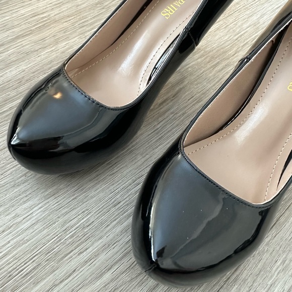 NEW Glossy Pumps - Picture 5 of 8